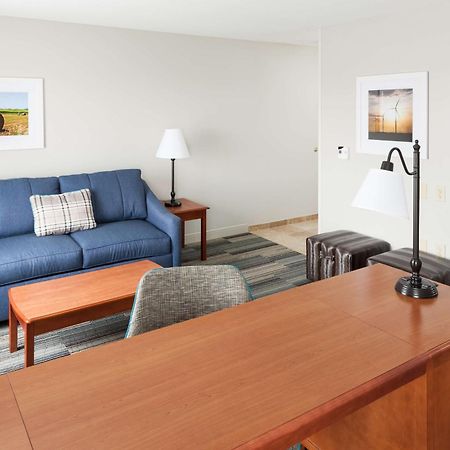 Hampton Inn&Suites Cedar Rapids Bagian luar foto