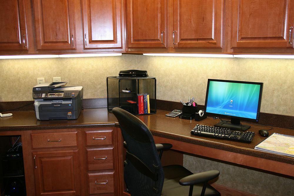 Hampton Inn&Suites Cedar Rapids Bagian luar foto