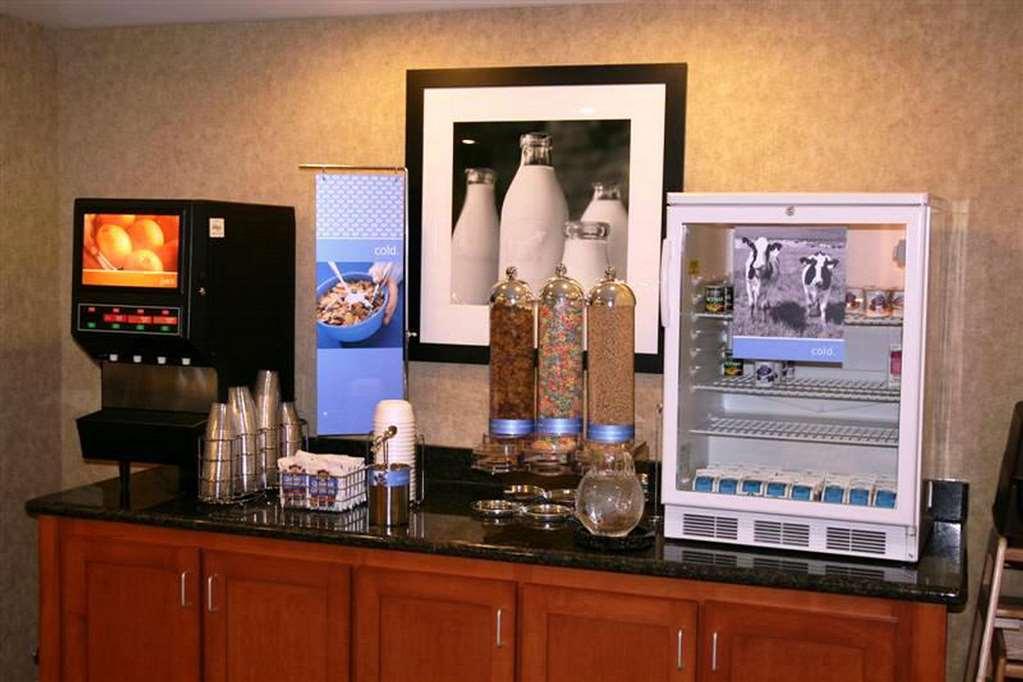 Hampton Inn&Suites Cedar Rapids Restoran foto