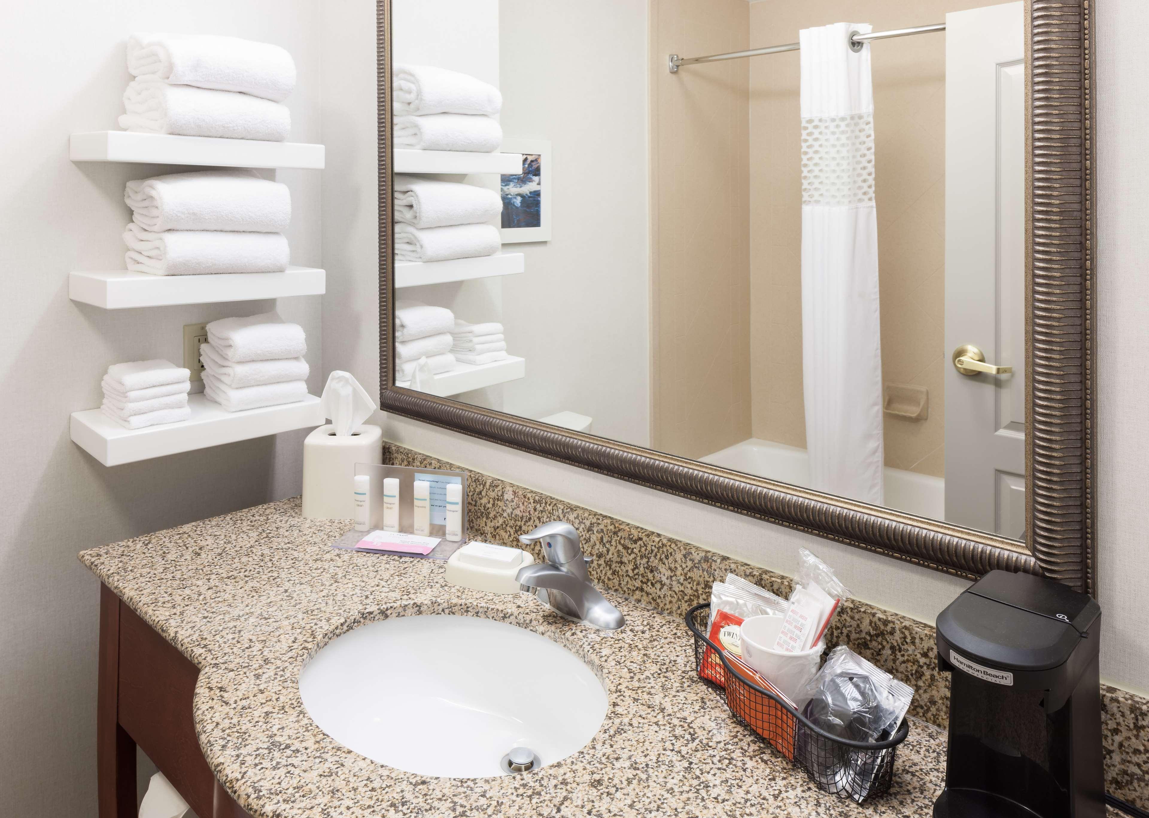 Hampton Inn&Suites Cedar Rapids Bagian luar foto