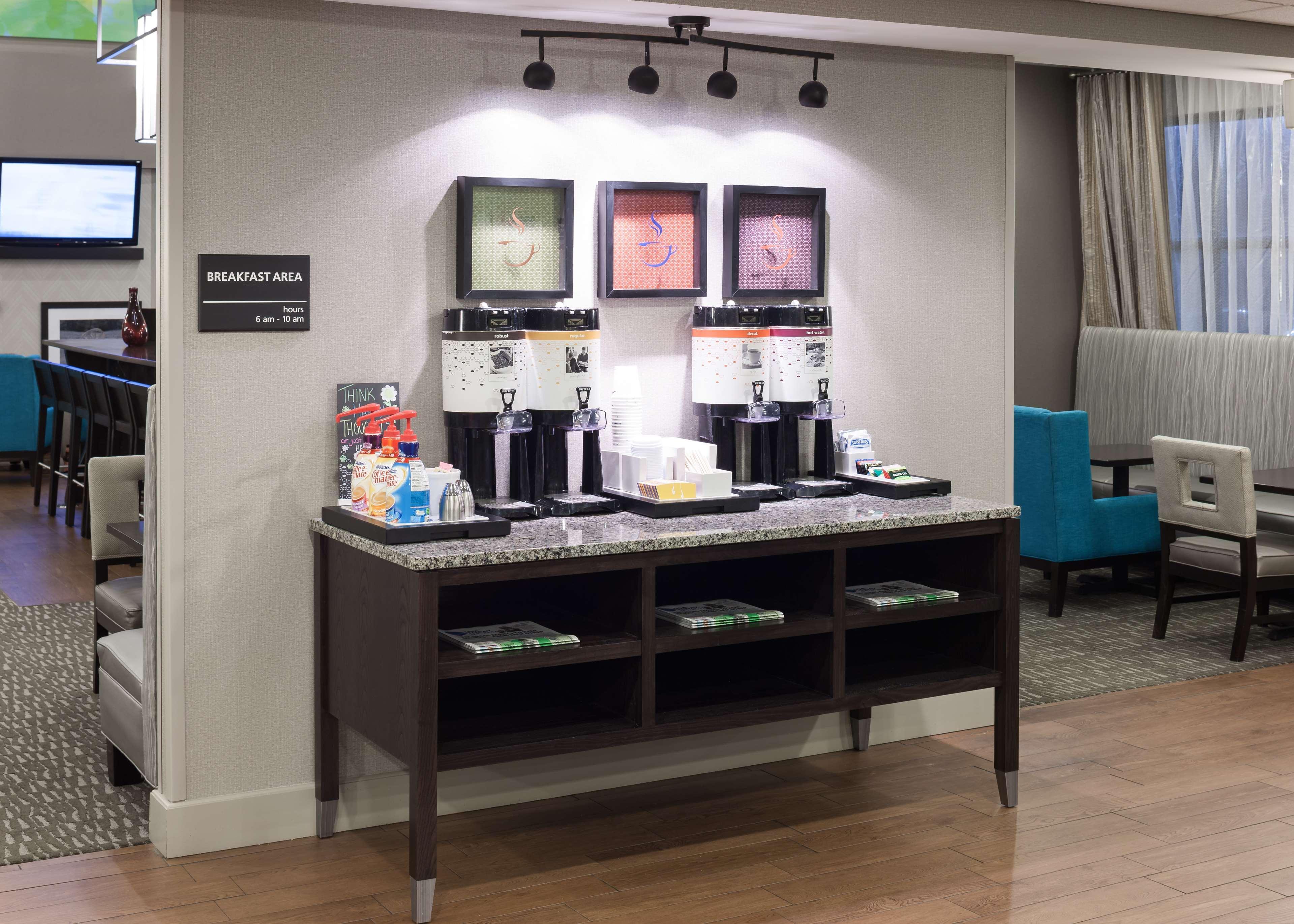 Hampton Inn&Suites Cedar Rapids Bagian luar foto