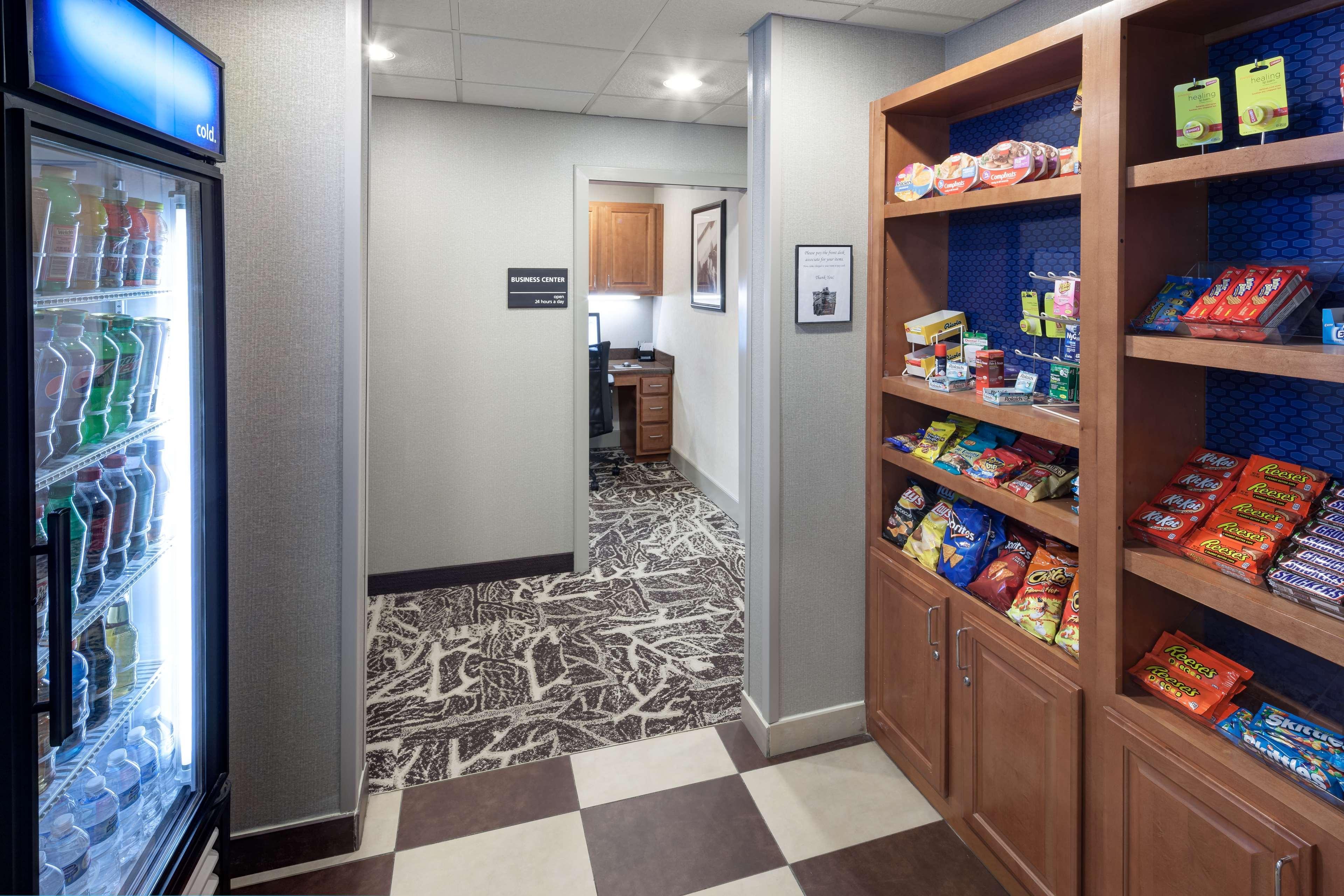 Hampton Inn&Suites Cedar Rapids Bagian luar foto