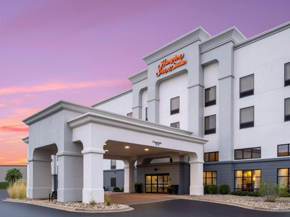 Hampton Inn&Suites Cedar Rapids Bagian luar foto