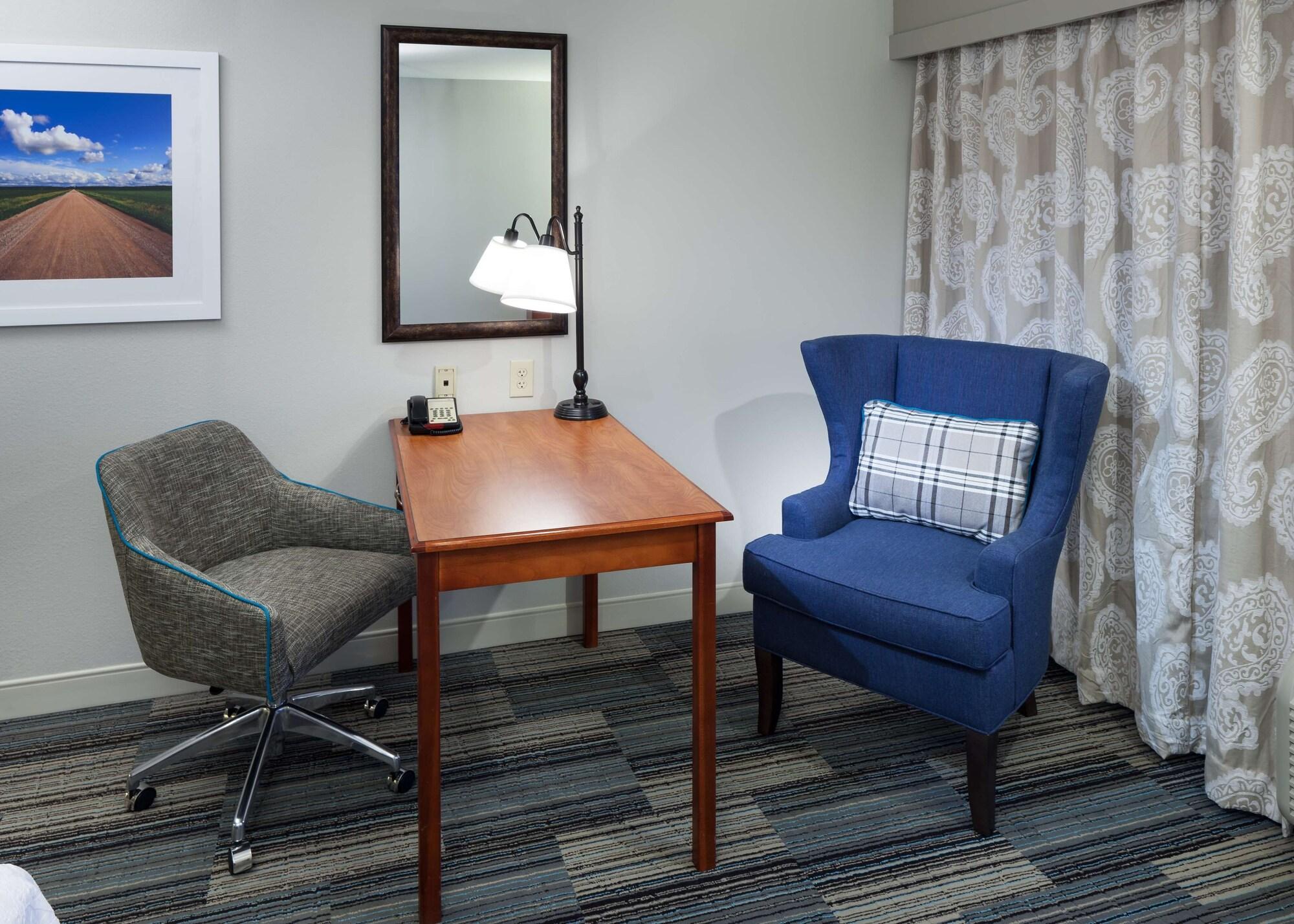 Hampton Inn&Suites Cedar Rapids Bagian luar foto