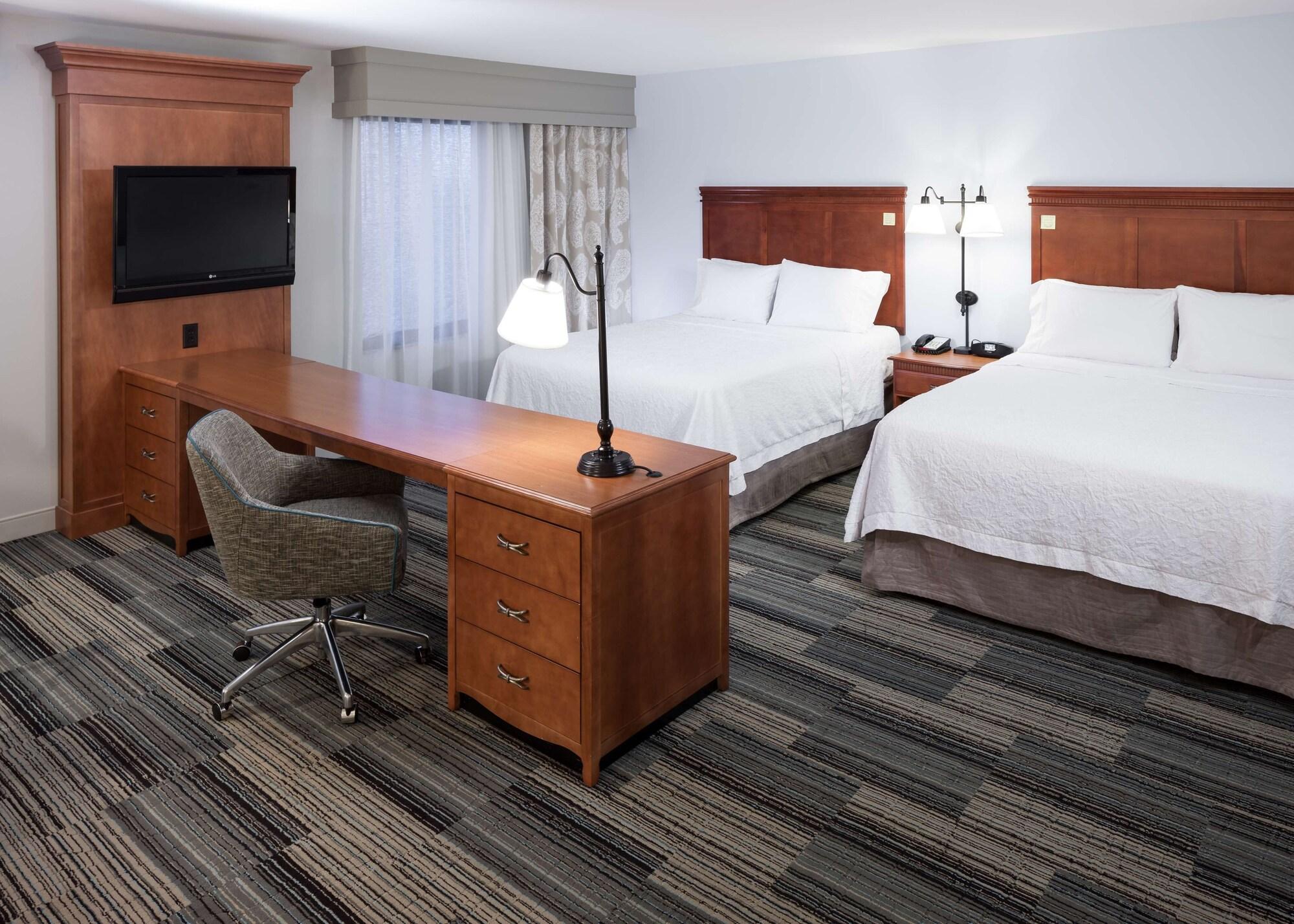 Hampton Inn&Suites Cedar Rapids Bagian luar foto