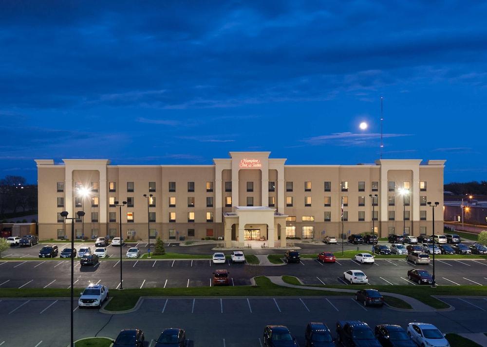 Hampton Inn&Suites Cedar Rapids Bagian luar foto