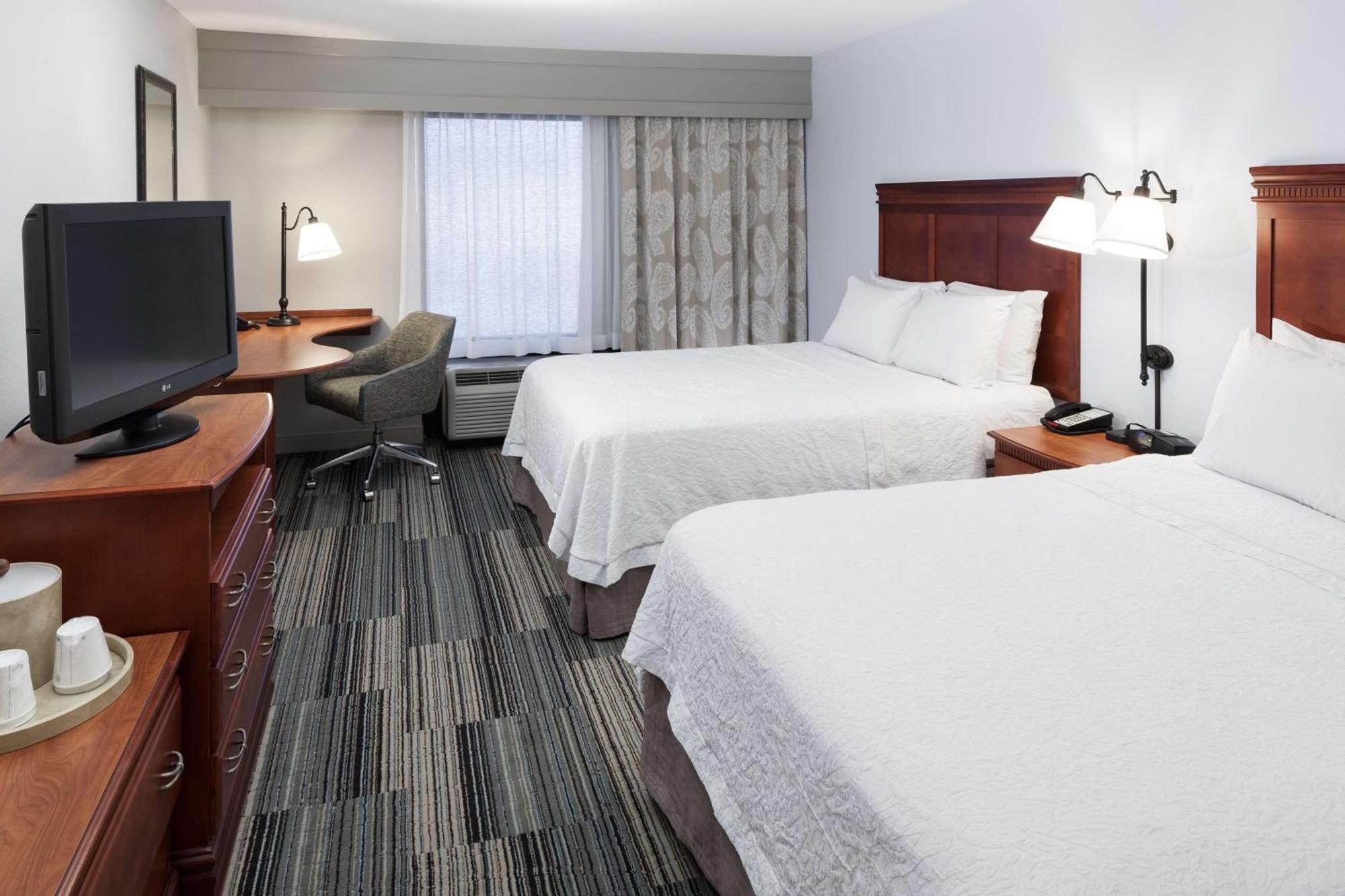 Hampton Inn&Suites Cedar Rapids Bagian luar foto