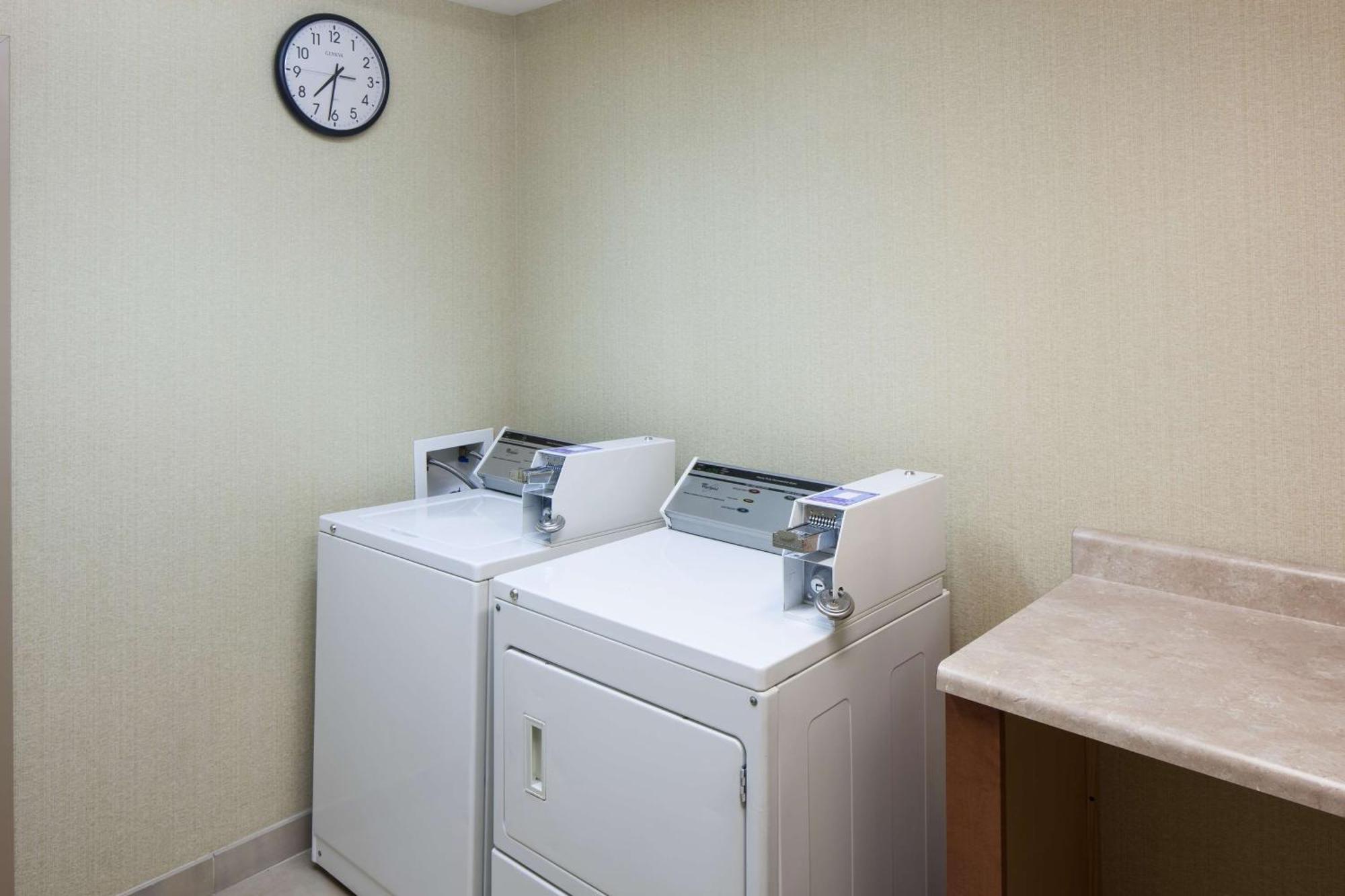 Hampton Inn&Suites Cedar Rapids Bagian luar foto