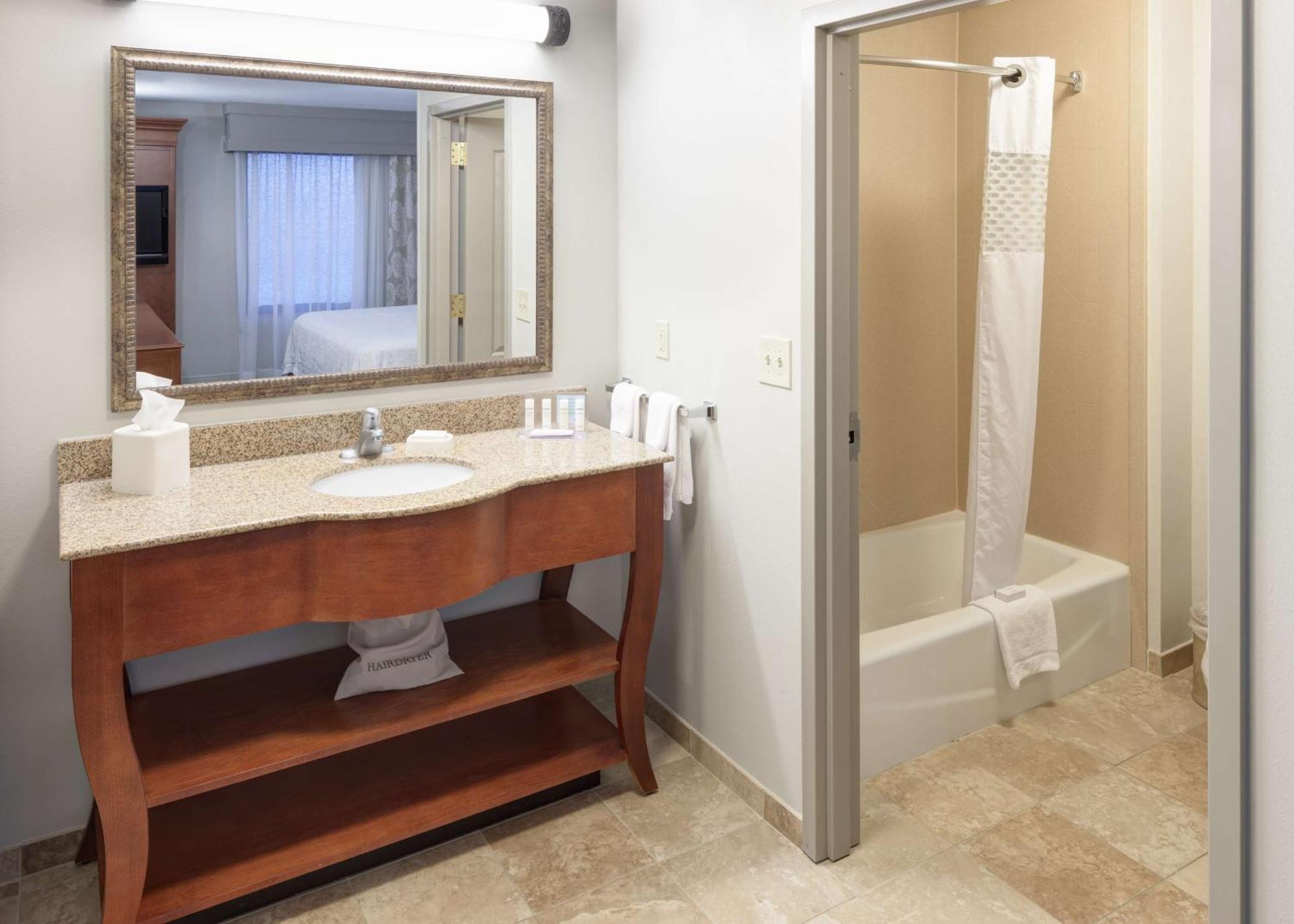 Hampton Inn&Suites Cedar Rapids Bagian luar foto
