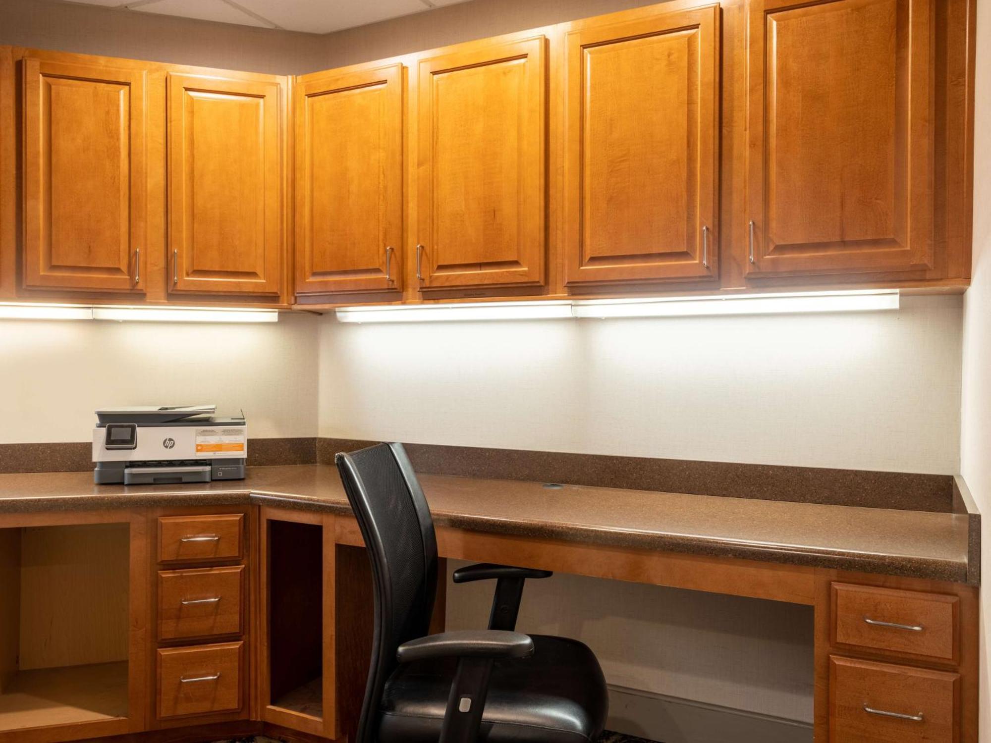 Hampton Inn&Suites Cedar Rapids Bagian luar foto