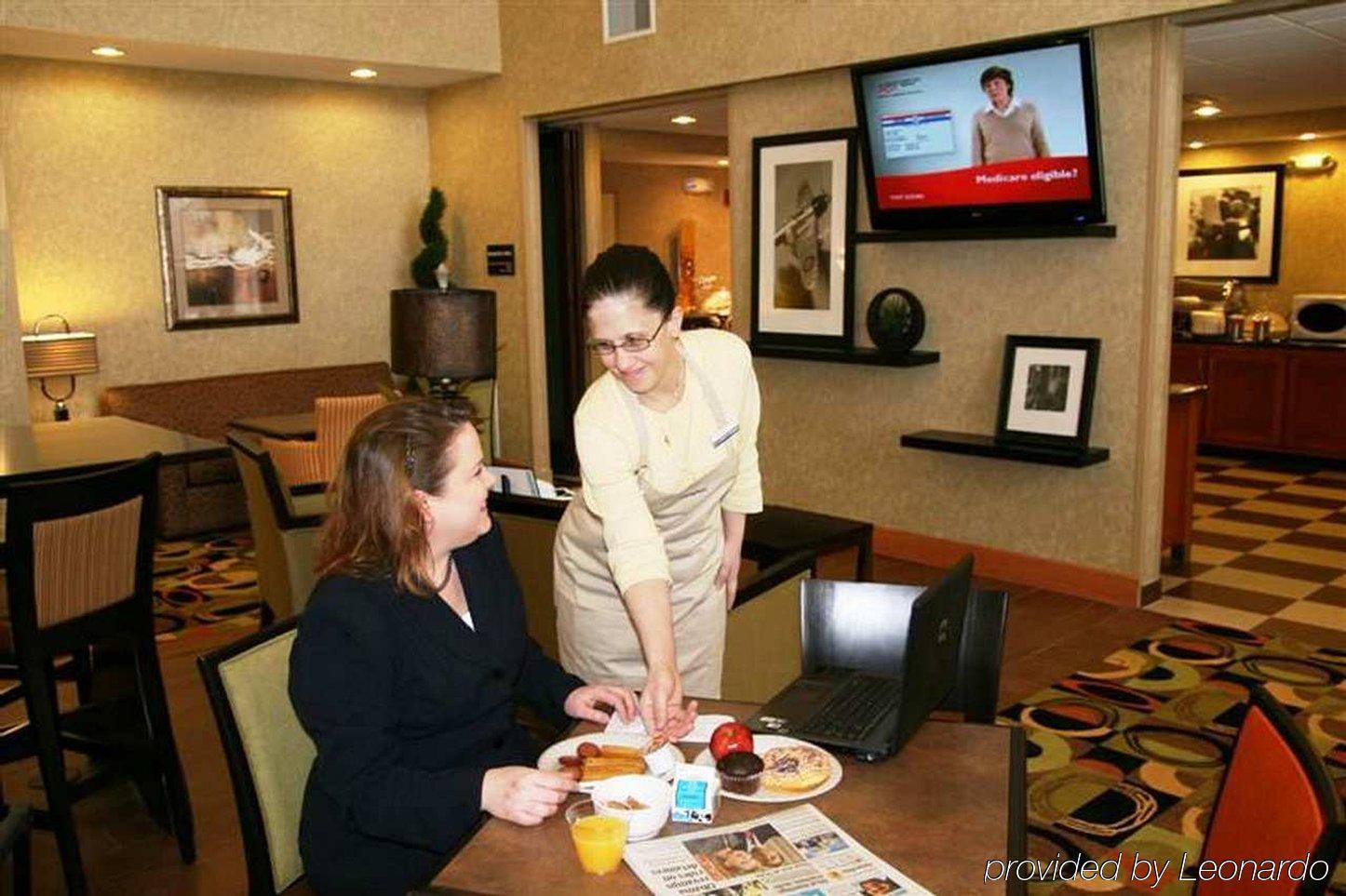 Hampton Inn&Suites Cedar Rapids Restoran foto